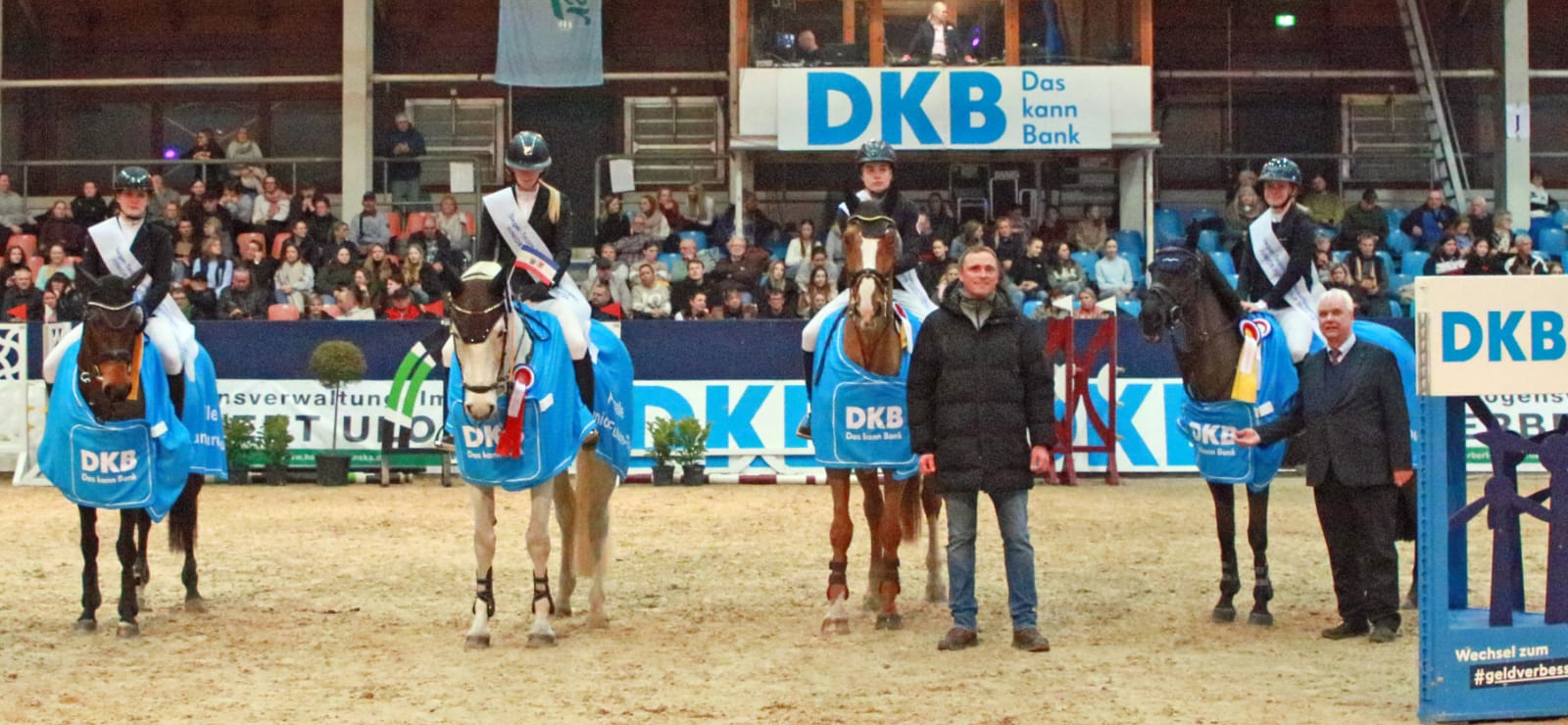 Das Sieger-Team aus Mecklenburg-Vorpommern in der Junior-Future-Tour: v.r. Verbandspräsident Hans-Joachim Begall, Paula Nagel, Teamchef Heiko Strohbehn, Fritz Michel Horn, Alina Maack, Amelie Kutsch.