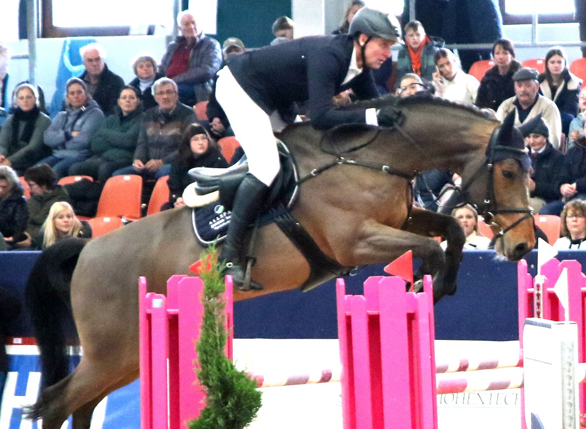 Das beste Ergebnis für MV in der Youngster lieferte Andre Thieme auf dem 3. Platz mit Coco Balou VDB Z (v. Cornet’s Balou) im Finale der 8-Jährigen. © KaLo
