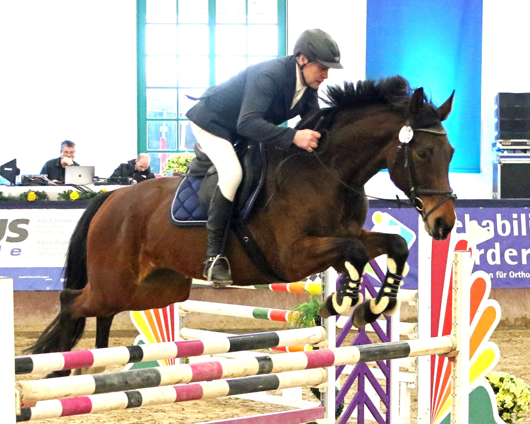 Karsten Krohn, Ausbilder von Elli Mau, wiederholte seinen Gesamtsieg bei den Ü40 Amateuren aus dem Vorjahr mit Alegra Lu. © KaLo