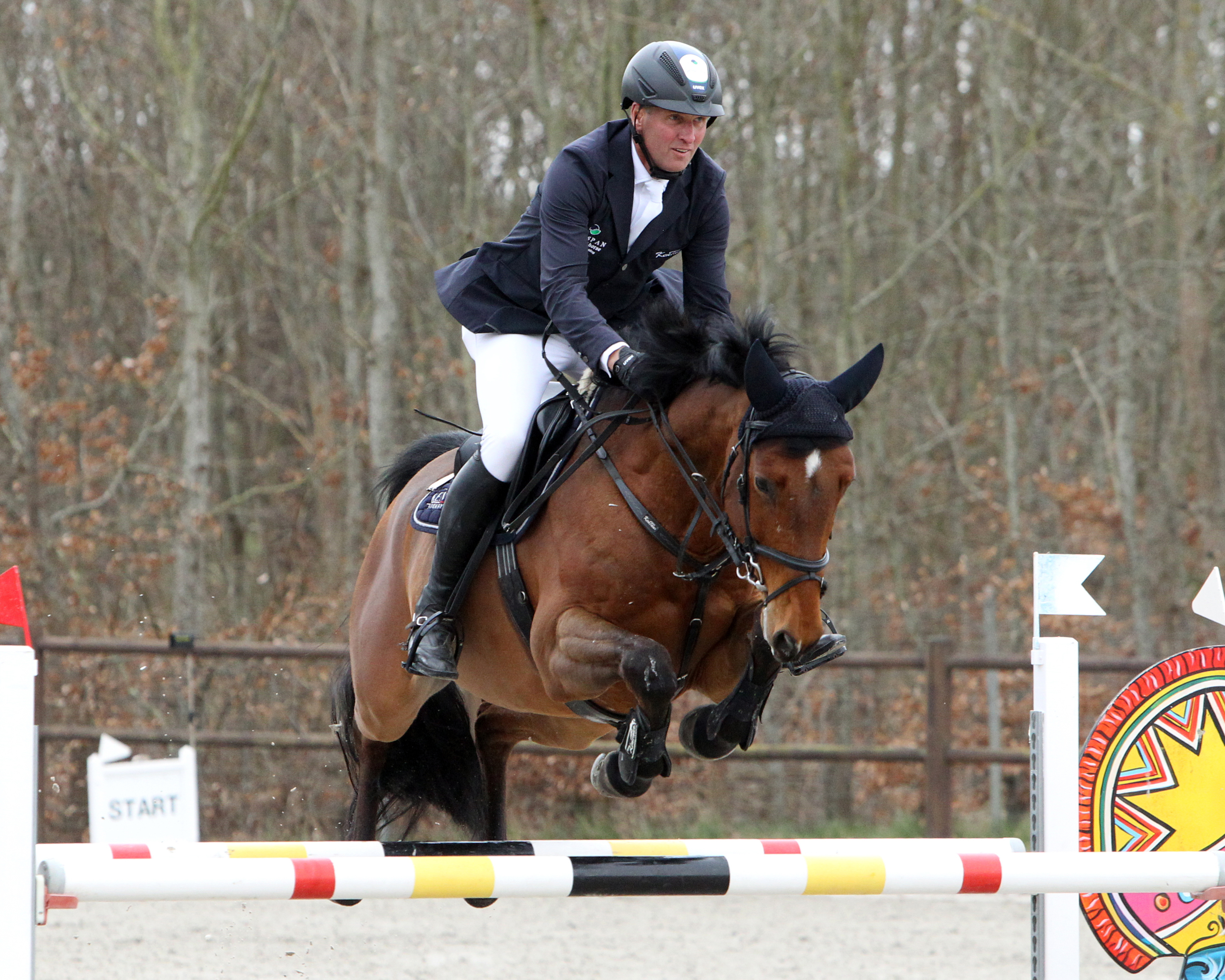 Bei der Auktion „World Sport Horse Sales“, die Andre Thieme zusammen mit Familie Hendrix und Pferdehändler Emil Spadone am Freitag (13.3.) organisiert hat, sind auch seine Pferde Butterfly LK (6-jährig v. Baggion) und MF Come Home (9-jährig v. Messenger) verkauft worden. Oben Butterfly LK mit Martin Wißenbach, unter MF Come Home mit Andre Thieme. © Jutta Wego