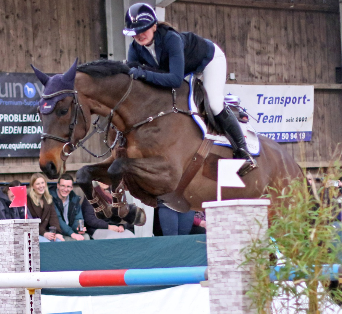 Für die Junior-Chefin des Hauses Plath hab es zwar keinen Sieg, dafür aber neun Preisschleifen. In der Qualifikation zur Junior-Future-Tour wurde sie mit Core FBH Zweite. © KaLo