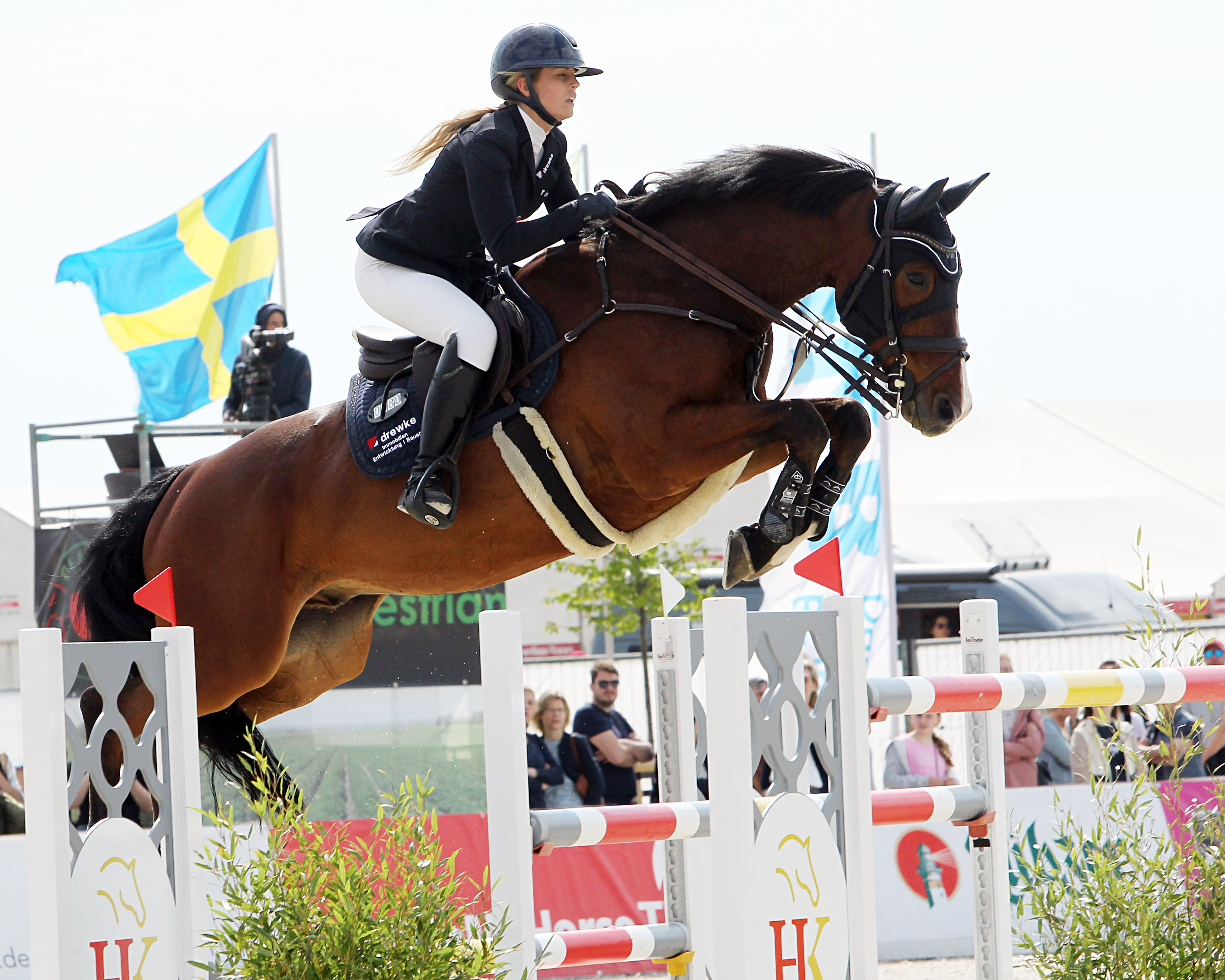 Für das Open-Air Osterturnier in Hohen Wieschendorf hat auch Christin Wascher aus Redefin ihr Kommen signalisiert. Hier bei einem der internationalen Turniere mit Quincy. © Jutta Wego