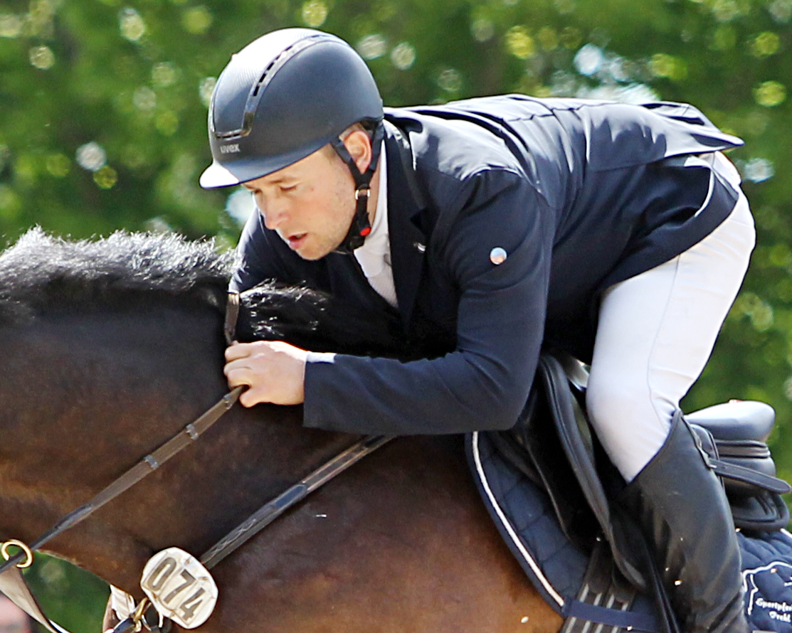 Hausherr Hannes Prehl gewann die Springpferdeprüfung mit dem selbstgezogenen Clabautermann P und wurde im Hauptspringen mit Chester Blue Zweiter. © Jutta Wego