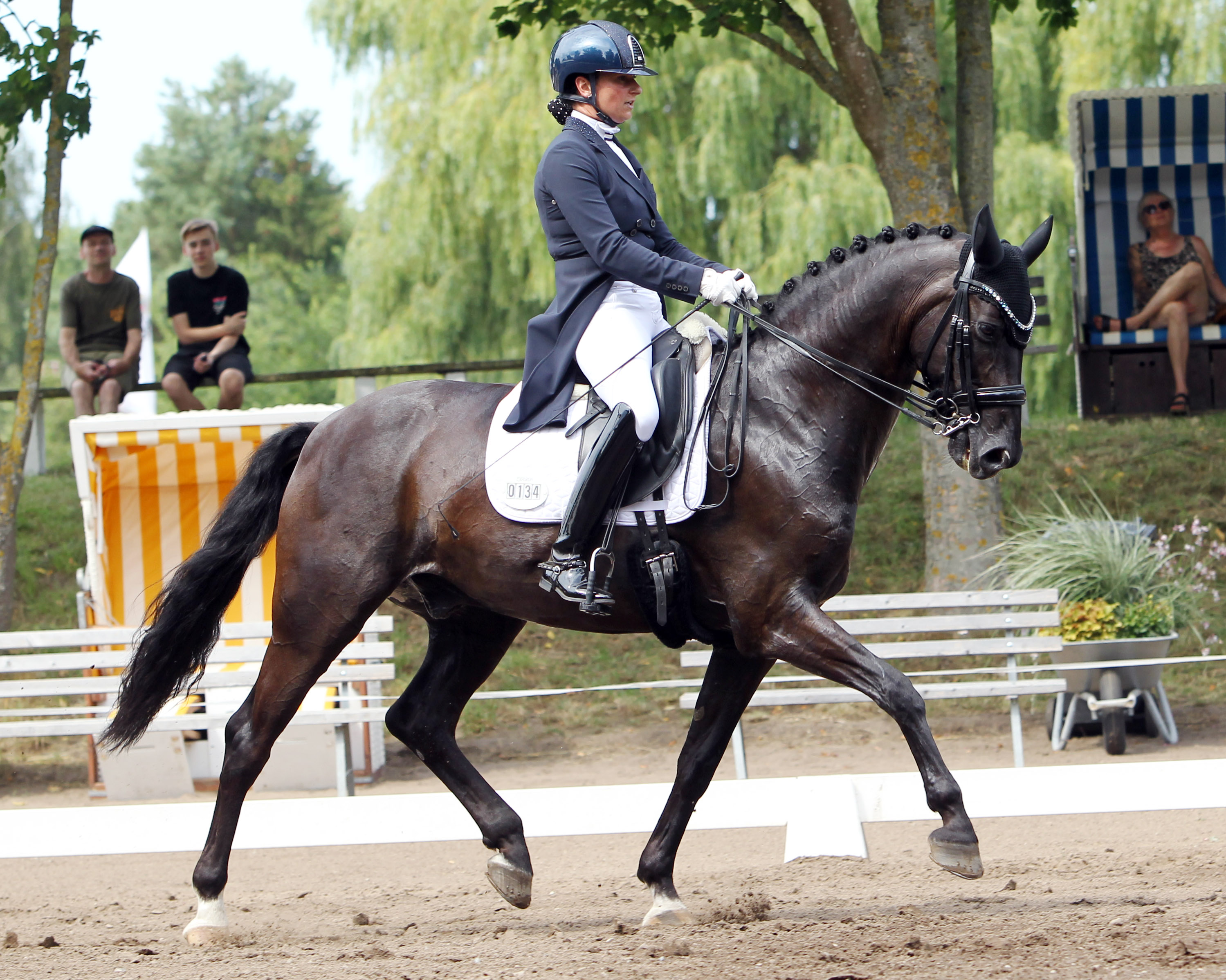 Turnierleiterin Susanne Voß wurde in den S-Dressuren mit dem 11-jährigen Senzai Zweite und Dritte. © Jutta Wego