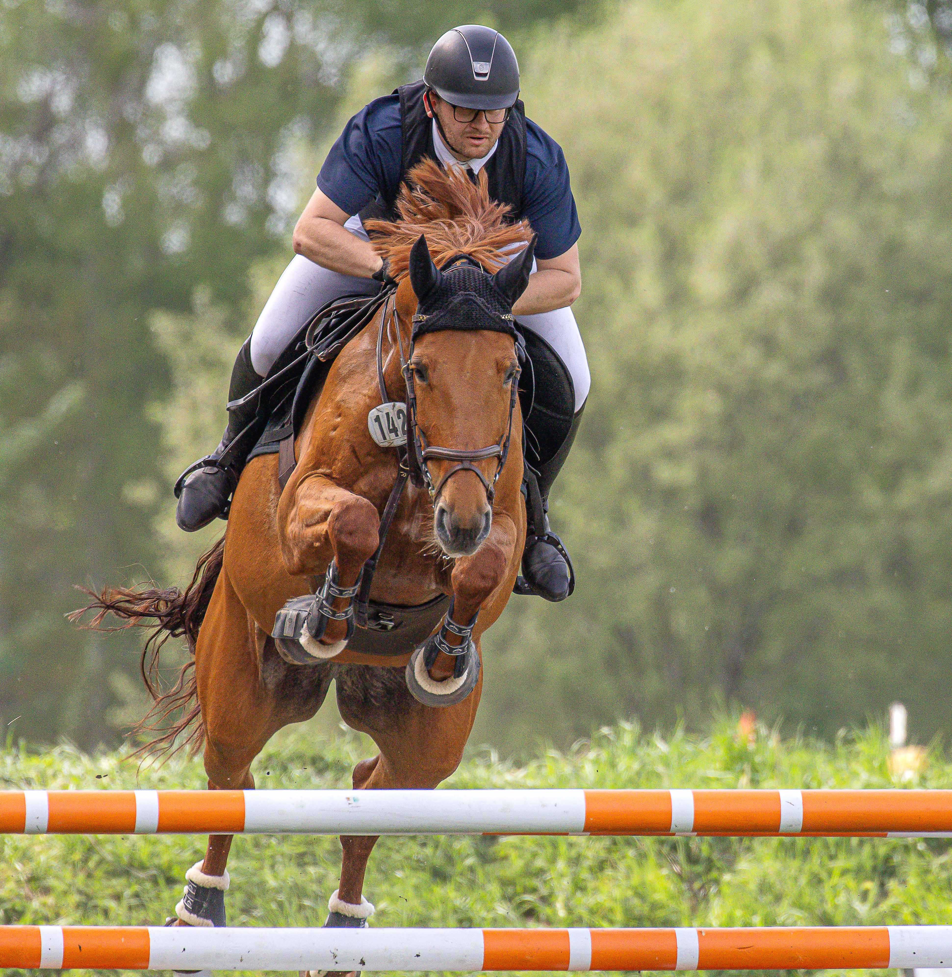 Im Springparcours gewann Florian Villwock am Sonntag das Hauptspringen der Klasse M mit Vinnypeach. © Sophia Boge