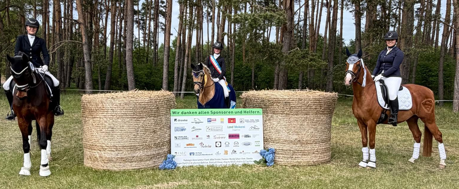 Medaillengewinner LK 4: Matilda Behrens (RFV Eldena), Nicole Bohnstedt (RFV Plau am See), Hanna Lipka (Lewitzer RFV). RFV Eldena