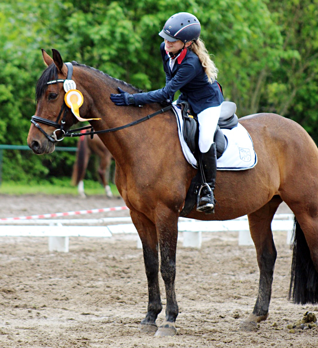 Siegerin im Dressurwettbewerb zur Talentförderung wurde Charlotte von Hirschheydt (Krackow) mit dem Pony Highlight. © A.v.Hirschheydt