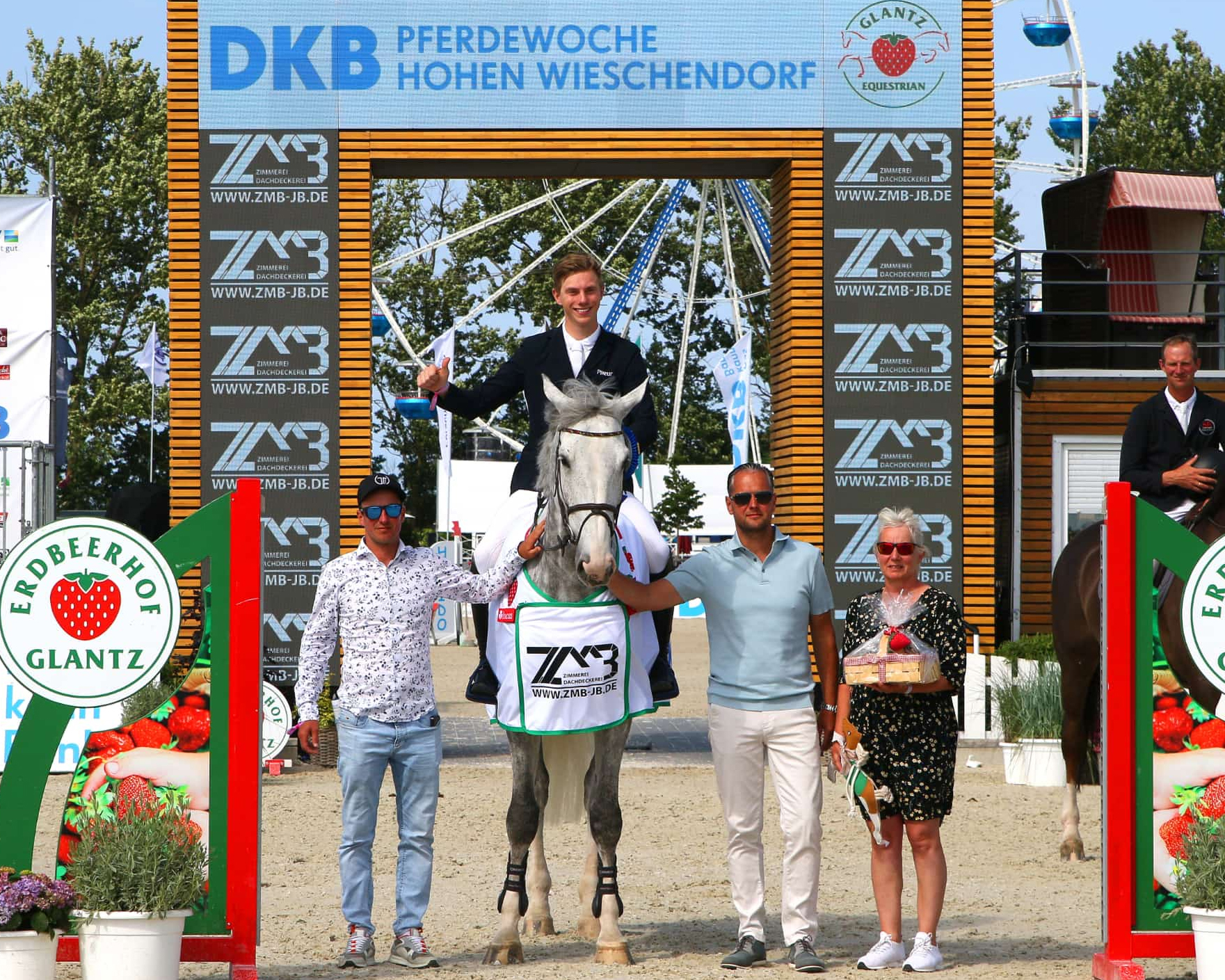 Hohen Wieschendorf: Hannes Ahlmann gewinnt Freitag mittlere und große Tour