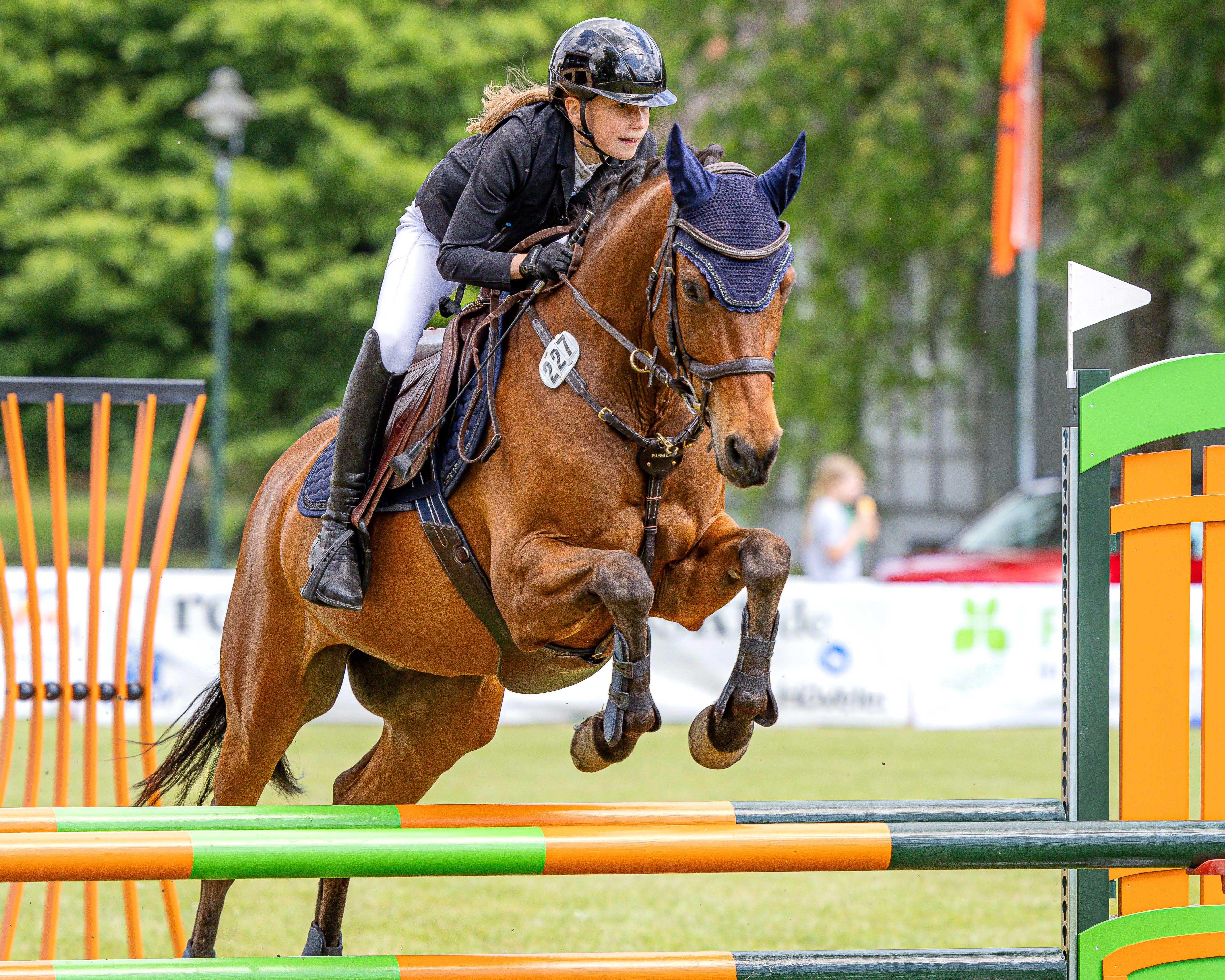 Zu zwei Siegen in den A-Springen kam Henny Voß (Gielow), die mit Summer Jam auch die Einzelwertung des Mannschaftsspringens gewann. © S.Boge