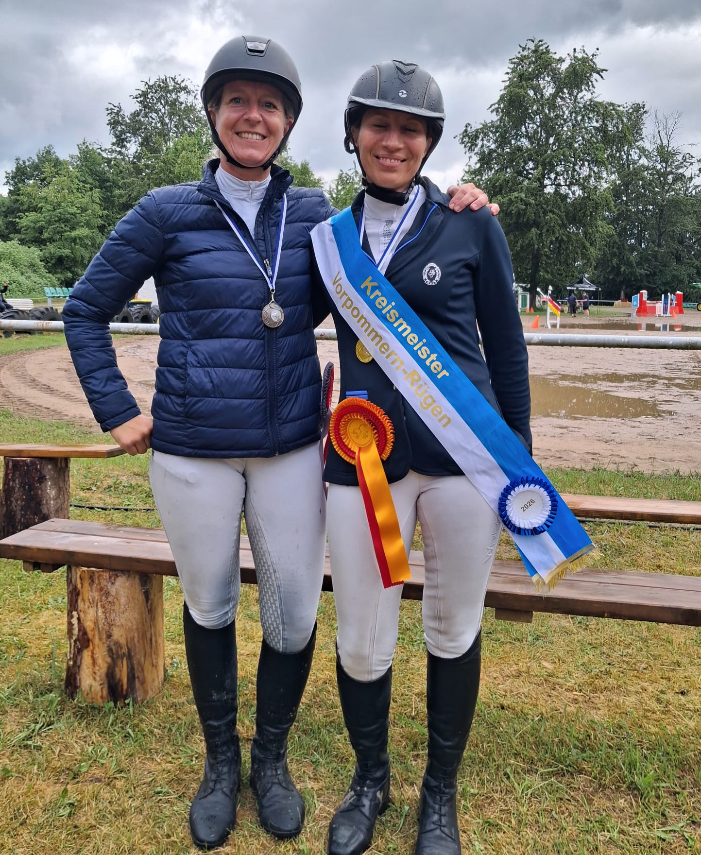 Medaillengewinner Springen Ü40: 1. Juliane Wiening (RFV Marlow) 2. Anne Grawe (RSG Wöpkendorf). © B.Roos