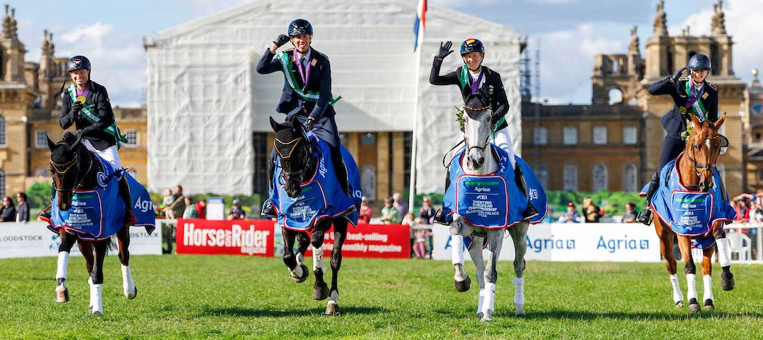 Malin Hansen-Hotopp (2.v.r.) im vorigen Jahr in Blenheim, als sie mit dem deutschen Team Mannschafts-Europameisterin wurde. In Luhmühlen holte sie die Silbermedaille und wurde danach auf die Longlist für die WM in Aachen gesetzt. © Stefan Lafrentz