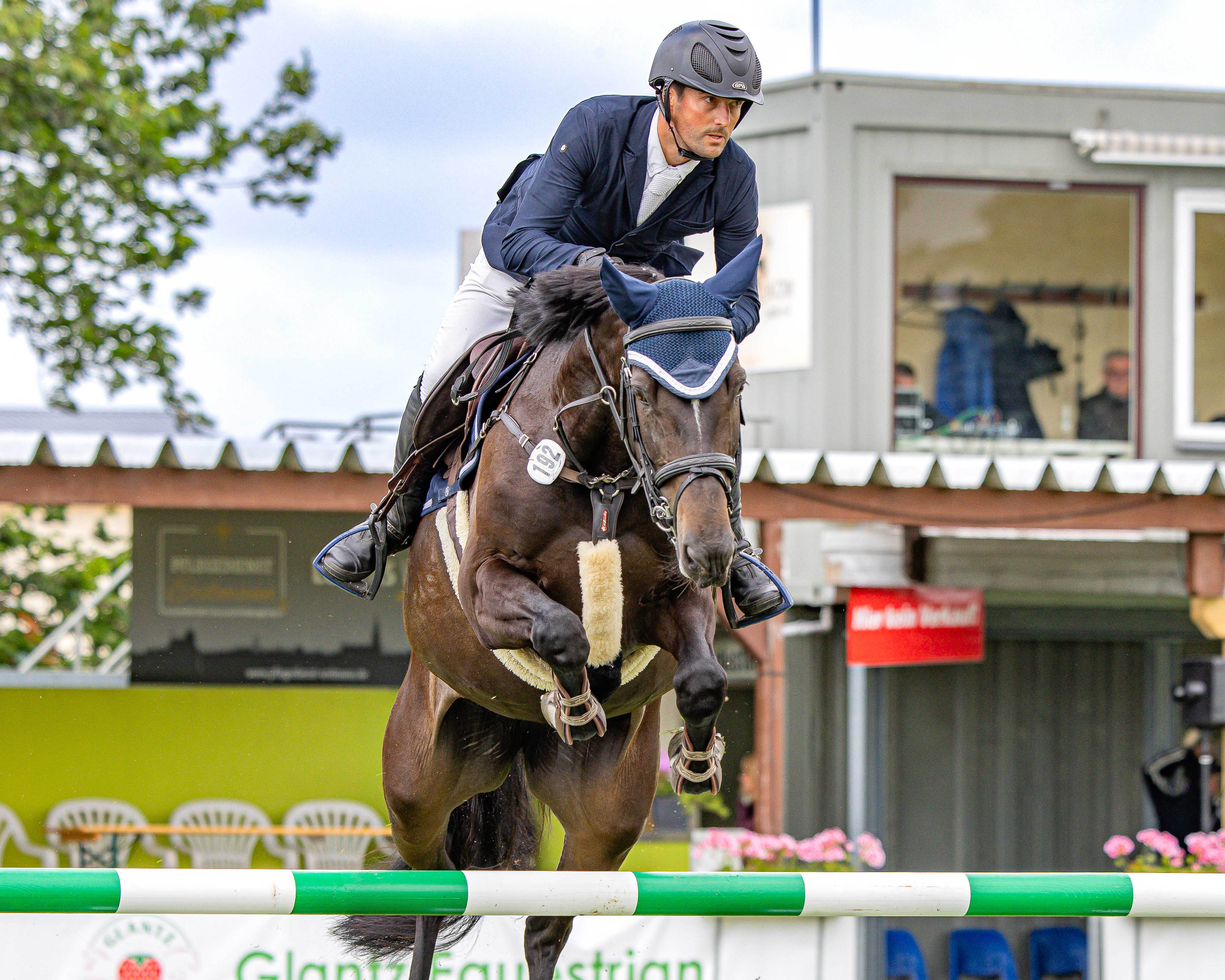 Das Zwei-Sterne-Springen Klasse M hat Philipp Makowei (Gadebusch) mit Domiziane del Zietlitz Z vor Andre Thieme gewonnen. © S. Boge