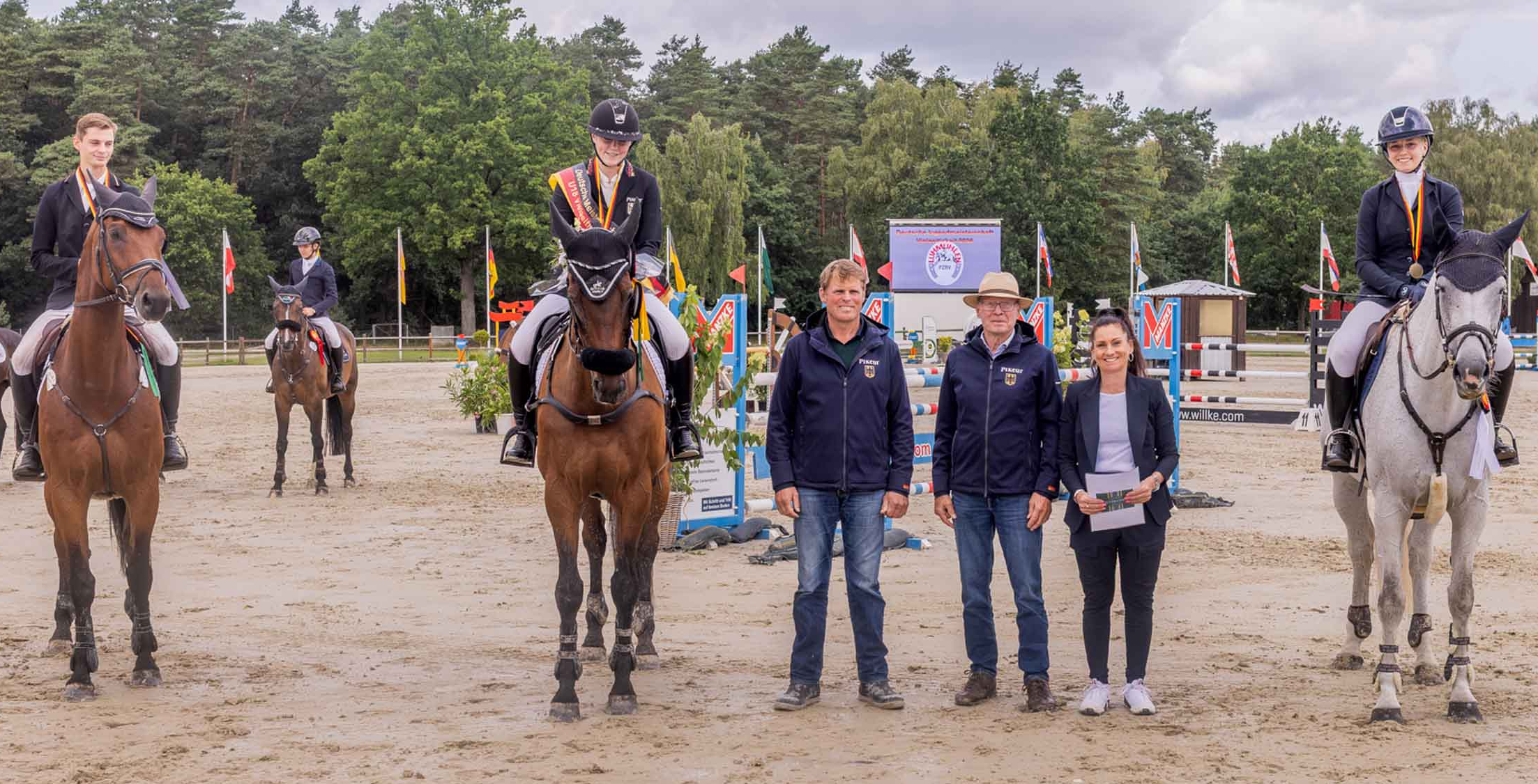 Iliane Hannalisa Hein wird mit Akeby's Quemiro Silla Deutsche Juniorenmeisterin Vielseitigkeit vor Lukas Wilhelm Sühling mit Allnightparty und Milla Staade mit Casablanca. © Jan Frohne