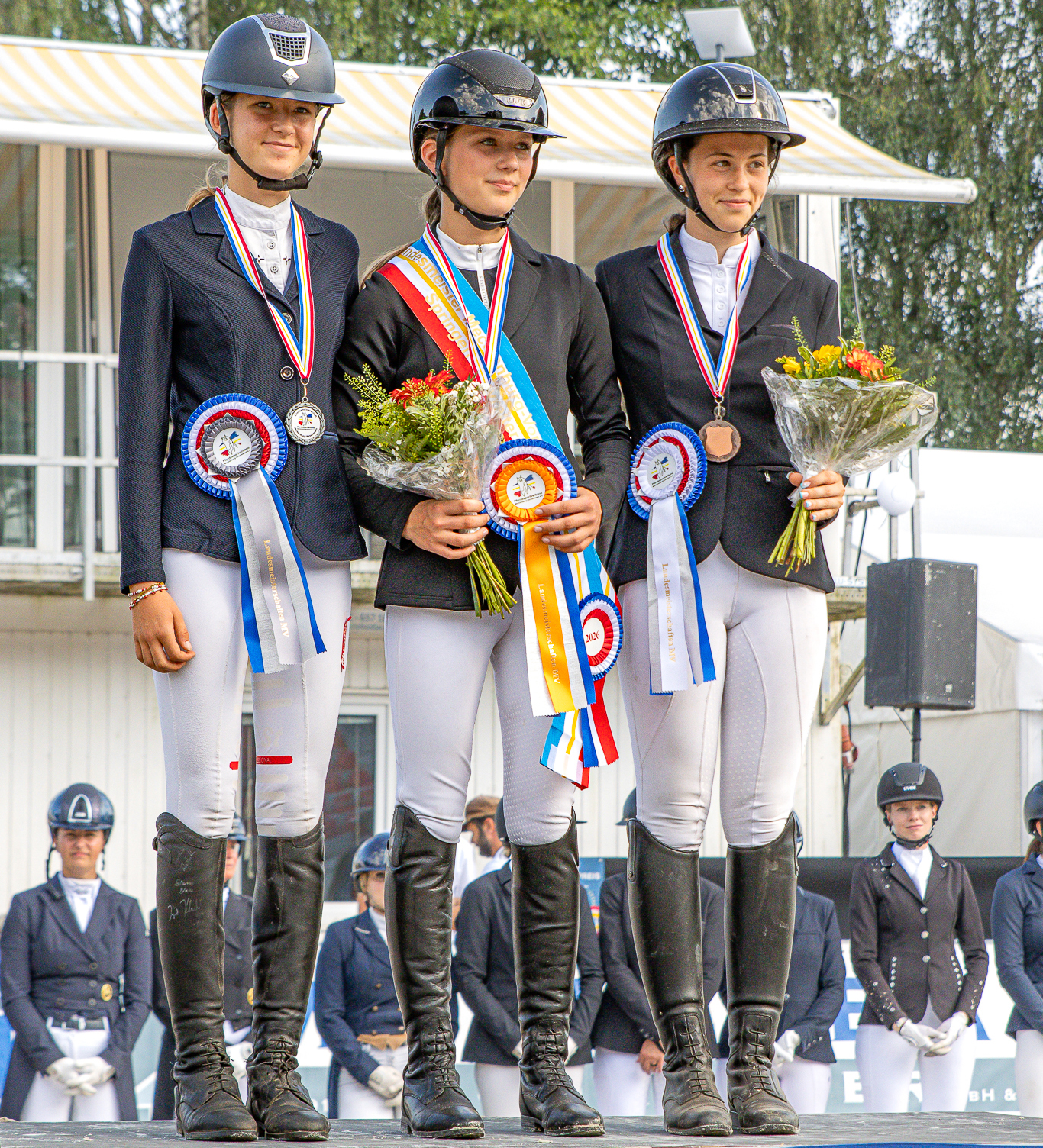 Springen U16 Ponyreiter: Gold : Helena Mörke (RSV Dersekow 1968), Silber : Lynn Behnke (SV Rotation Neu Kalis), Bronze : Elli Mau (TuS Seegrund Ahlbeck). © Sophia Boge
