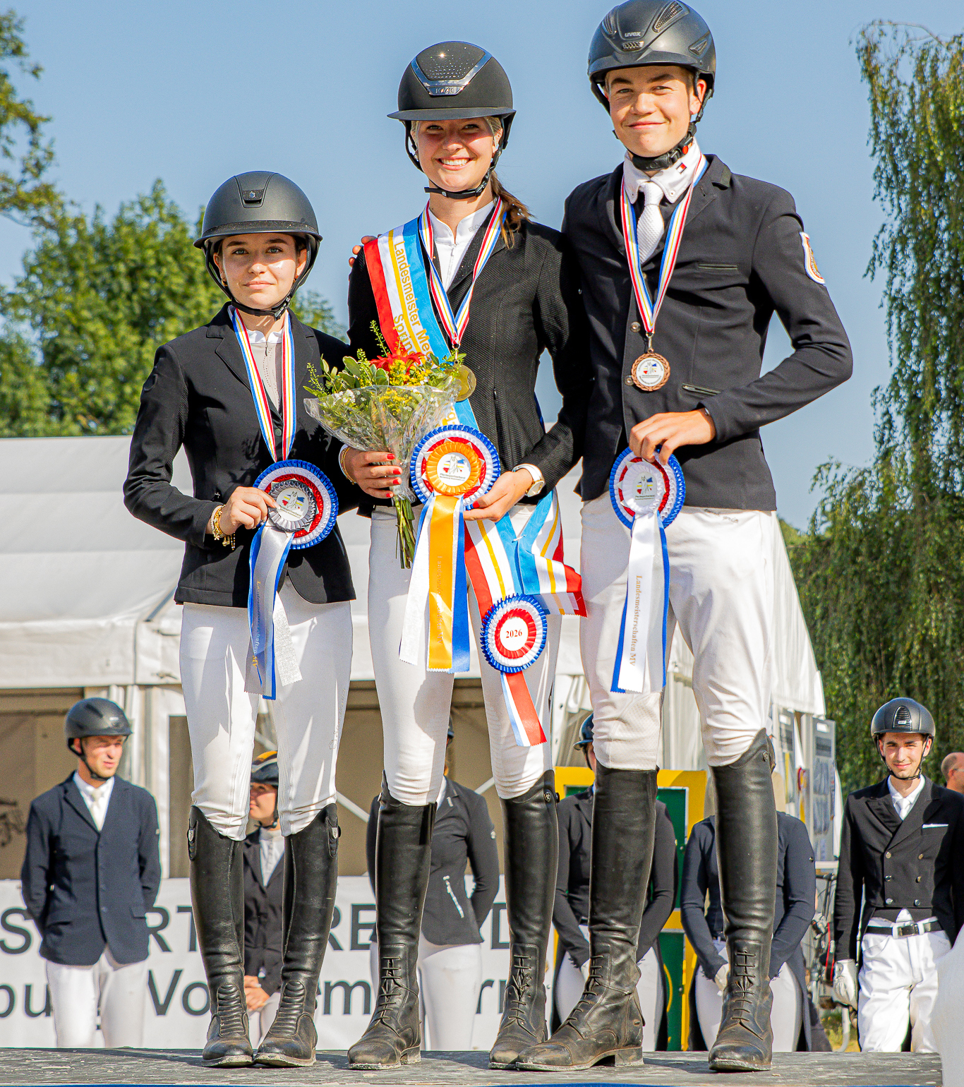 Springen U18 Junioren: Gold : Charleen Steinke (Schwaaner RFV), Silber: Chiara-Chantal Schmidt (Kastanienhof Cramon), Bronze : Fritz Michel Horn (RV Klützer Winkel). © Sophia Boge