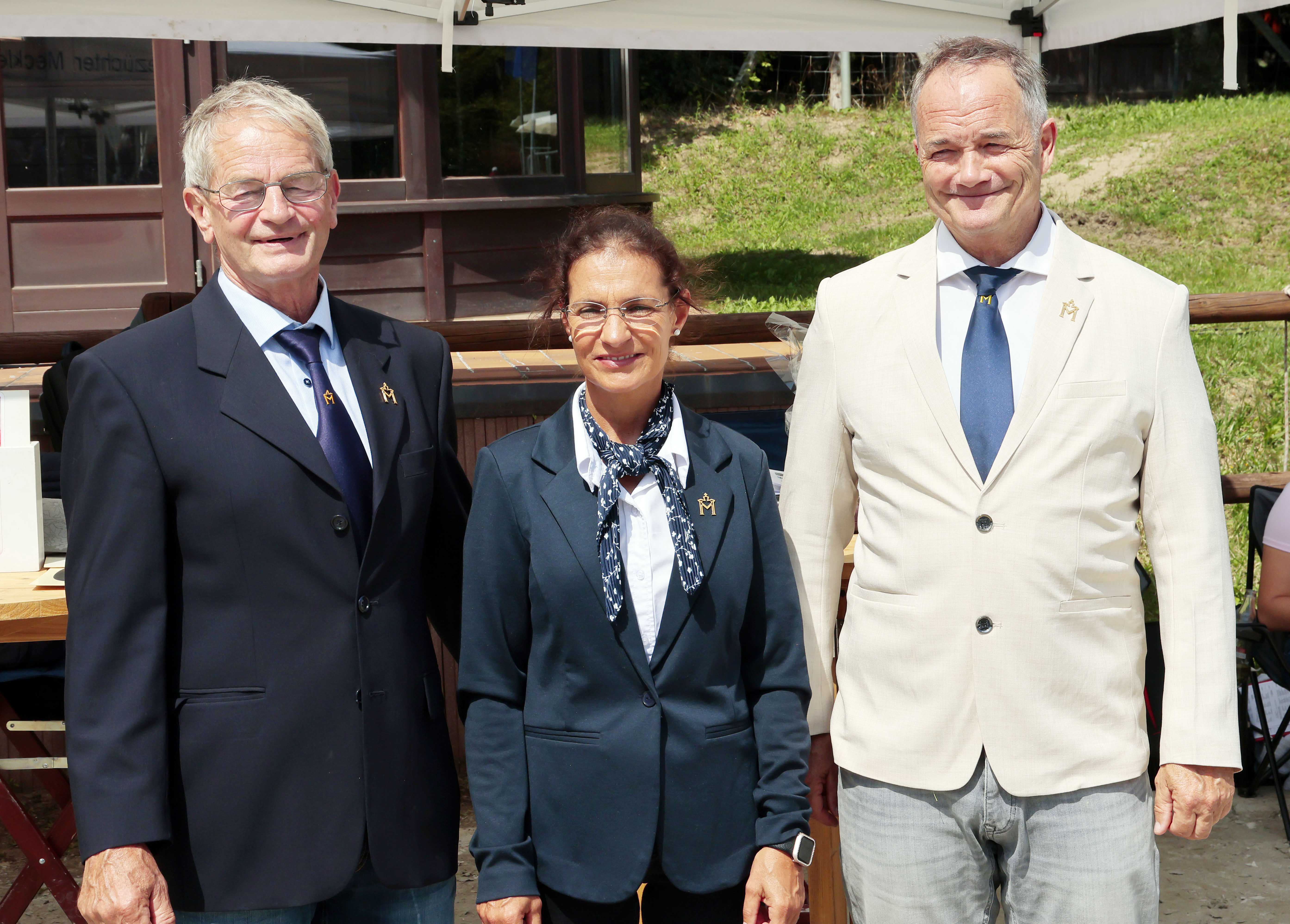 Die Kommission für PKS-Fohlen - Gastrichter Jörg Kotenbeutel, San dra Engelmann und Zuchtleiter Uwe Träder. © Kilian Ziegler