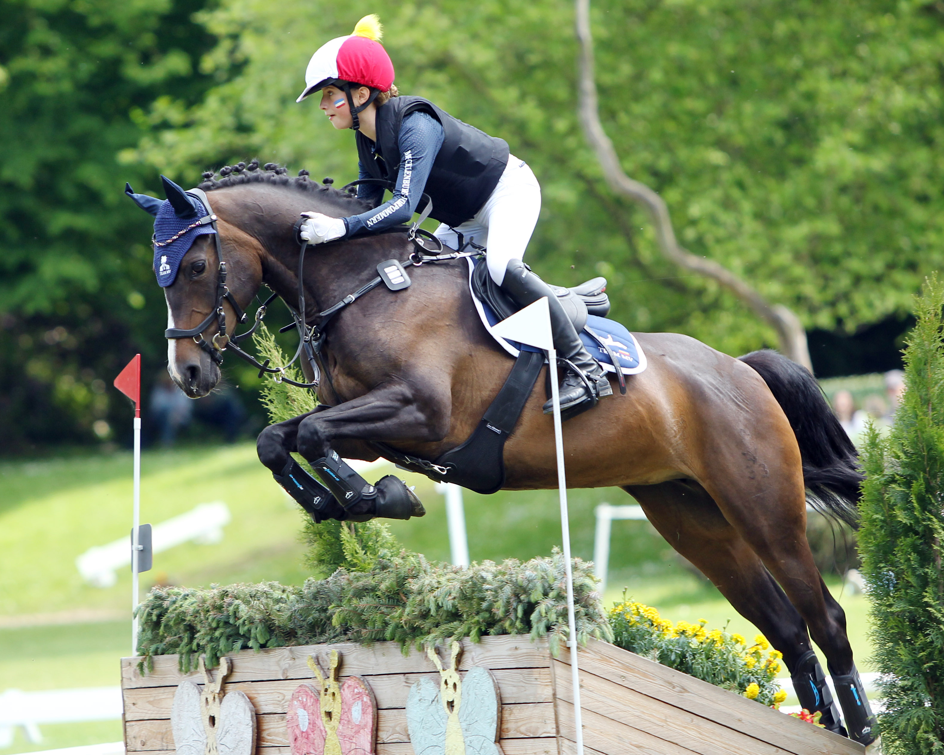 Charlotte Fehr vom RSV Polzow gewann mit dem Reitpony Vanadis JR die E-Vielseitigkeit auf dem Geländepark in Sauzin (das Foto zeigt sie beim Bundewettkampf 2025 in Hohen Luckow). © Archiv J. Wego