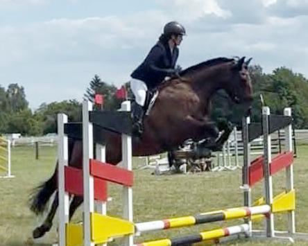 Dr. Julia Bethune vertrat den Gastgeberverein Miltzow und konnte sich zweimal platzieren. © RFV Miltzow