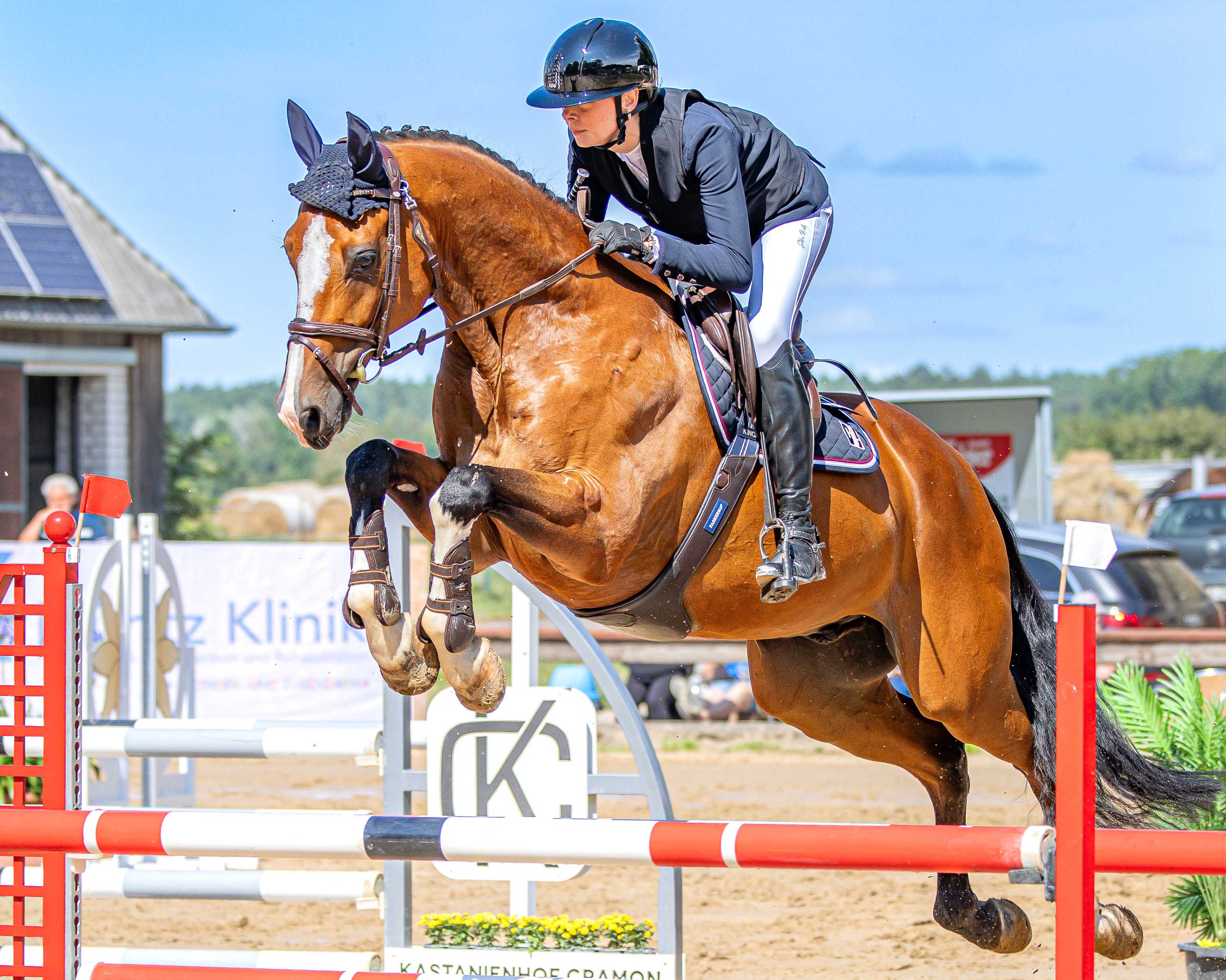 Das Stilspringen Klasse L gewann Klara Reichardt aus Ludorf mit Stilnote 8,4 auf Kash. © S. Boge