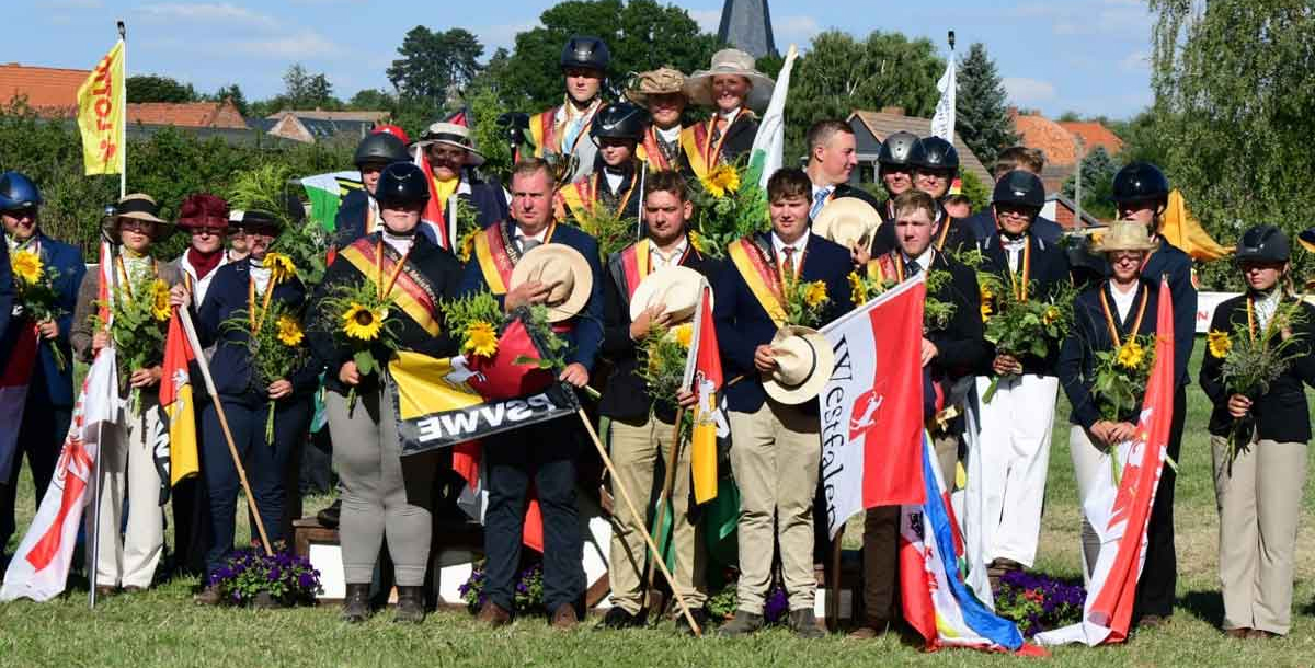 Neun Meistertitel wurden bei der DJM Fahren 2026 in Badeborn vergeben. Foto: blitzmyhorse