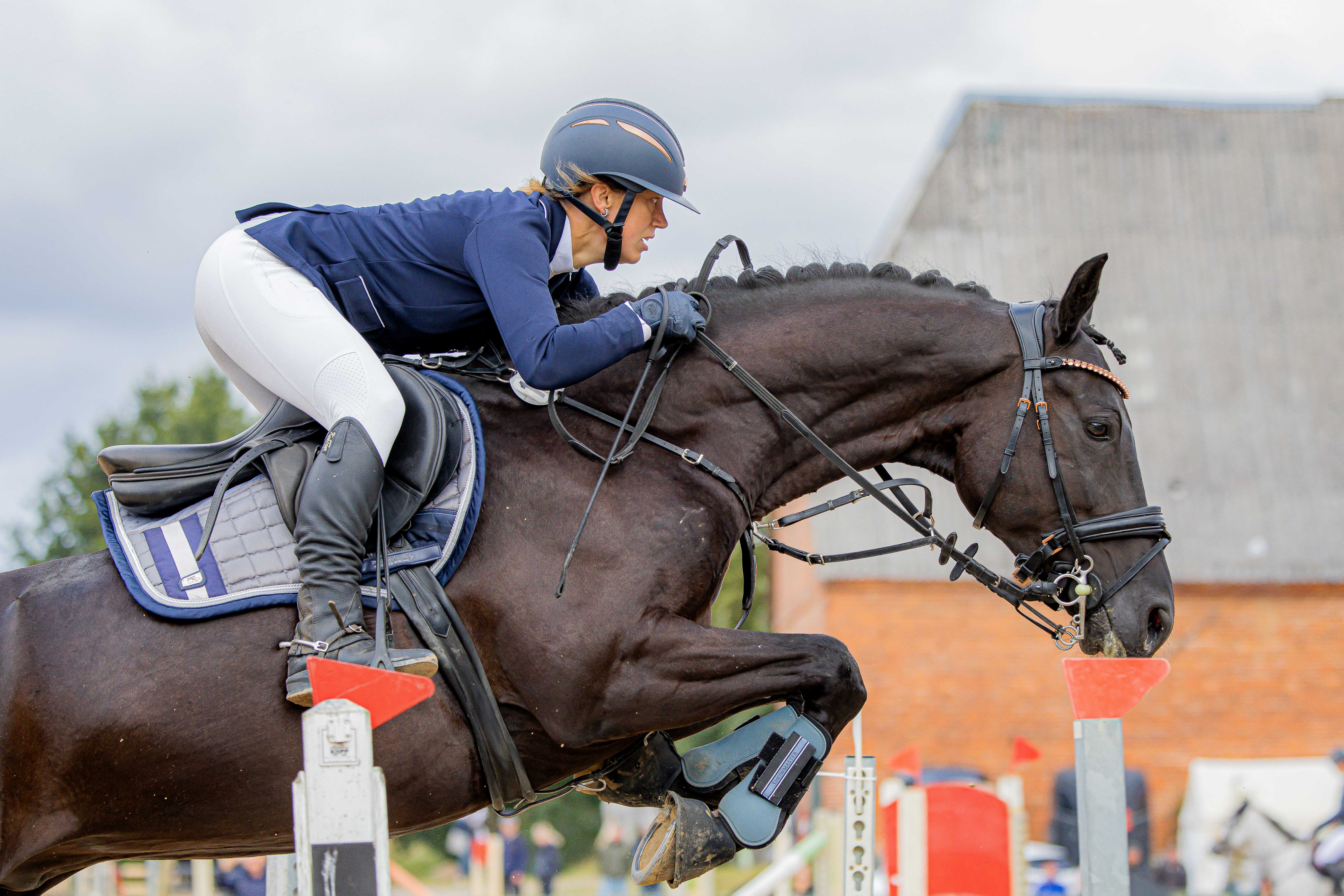 Meike Schmitz aus Sternfeld gewann auf dem erst 6-jährigen Carbon das Punktespringen Klasse L. © S. Boge