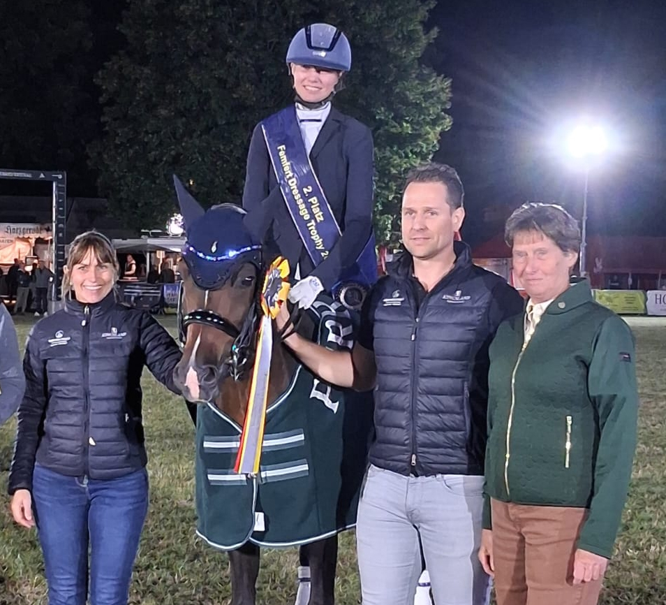 Im Finale der Femfert Dressage Trophy wurde Stella Baranowski von der RSG Wöpkendorf mit dem 13-jährigen Pony Goldkind Zweite. © privat
