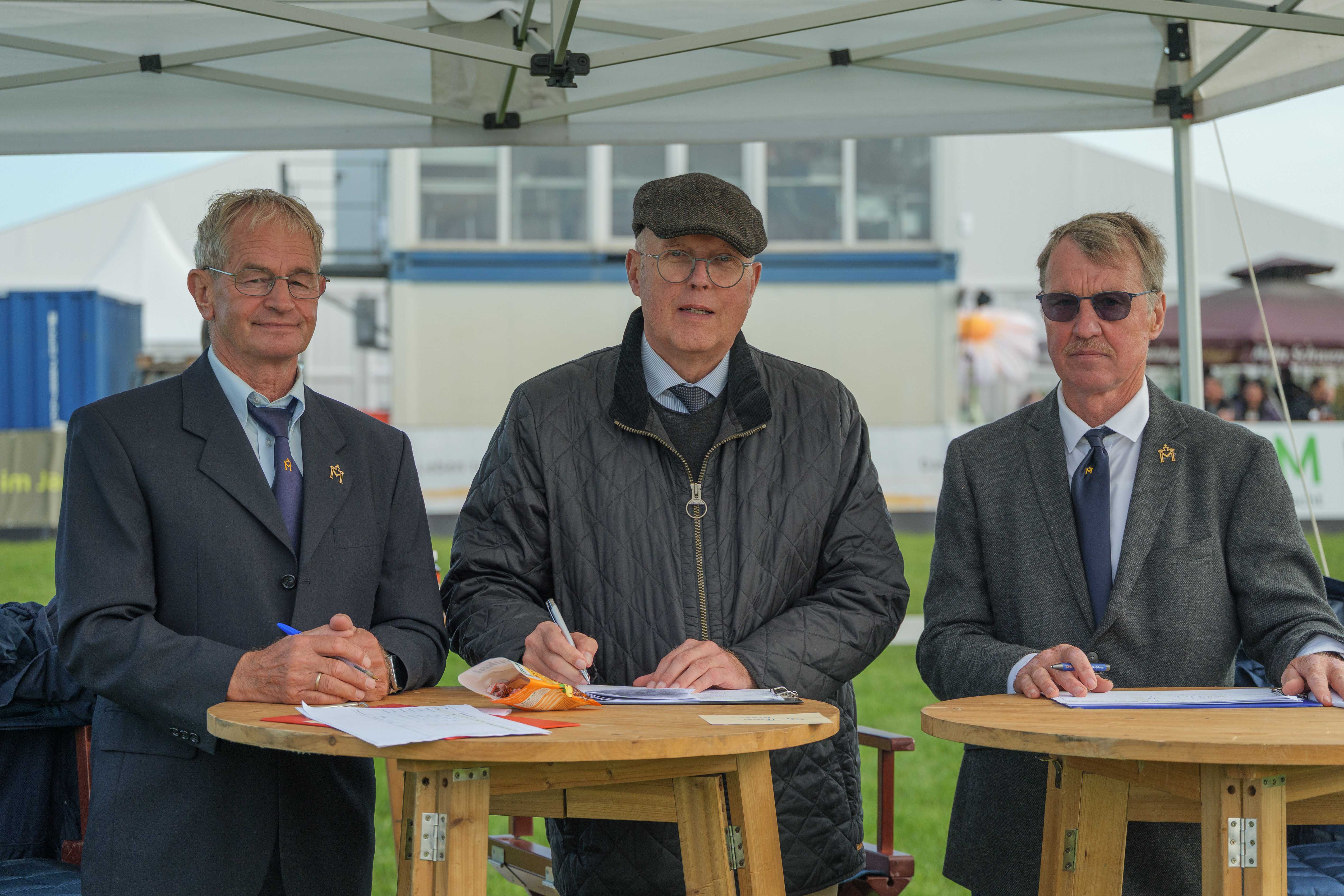 Kommission der Reitponys und Mecklenburger am Freitag: v. l. Uwe Träder, Dr. Thomas Nissen, Armin Spierling.