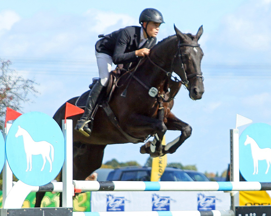 Mit einem Bilderbuchritt und Stilnote 8,6 hat Fritz Michel Horn auf Kahlua das Qualifikationsspringen zum Partner-Pferd-Junior-Cup gewonnen. © KaLo