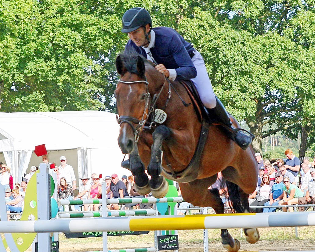 Mit zwei Siegen im Championat kehrte Ulf Ebel aus Börnicke zurück, einen auf Chaccolina. © S.B.