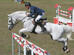 Der 39-jährige Jörg Möller gewann den Großen Preis und das S-Springen am Samstag auf Kapitol.