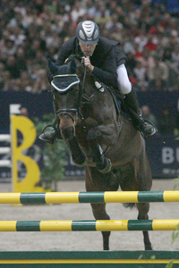 Mit zwei Siegen auf der elfjährigen Stute Coverlady kehrte Heiko Schmidt aus Neu Benthen zurück. Foto: Jutta Wego