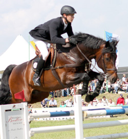 Das erste S-Springen am Samstag sicherte sich Felix Ewald auf Abke. Foto: Lohrmann