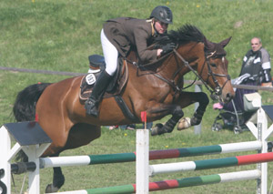 Steffi Rauschenberg gewann auf Liera ein M-Springen und wurde im STOOF-Junior-Future-Springen Zweite.