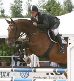 In der Qualifikation zum Bundeschampi-onat hatte die sechsjährige Mecklenbur-ger Stute Caravelle mit 8,7 unter Örjan Larsson die höchste Note. Foto: Jutta Wego