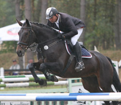 Zwei L-Springen gingen in die Nachbarschaft nach Polzow an Olaf Jürgens auf Lexington (Foto) und La Luna. Foto: Jutta Wego