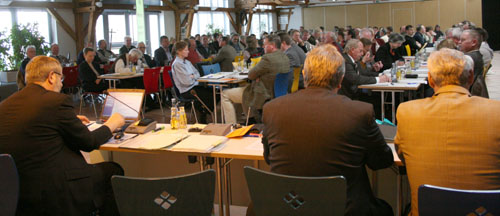 Der Konferenzraum beim Landeskontrollverband war bei der Delegiertenversammlung gut gefüllt; 93,75% der wahlberechtigten Delegierten waren anwesend. Foto: Jutta Wego