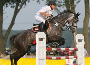 Fehlerfrei im 3. Stechen und Sieg im Barrierenspringen für den Torgelower Rene Swierczek und Le Jac. Foto: Jutta Wego