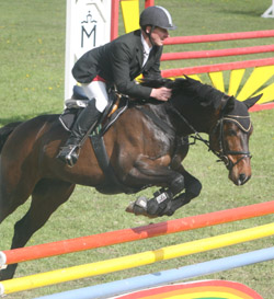 Torsten Lanske kehrte aus Wildberg mit einem Sieg im L-Springen auf Commissario zurück. Foto: Jutta Wego