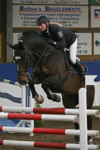 Janin Stechow war mit einem Sieg und dem 2. Platz im Großen Preis die erfolgreichste MV-Teilnehmerin beim HIPPOLOGICA-Turnier in Berlin. Foto: Wego