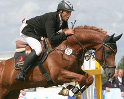 In einem Springen der Youngster-Tour wurde Heiko Schmidt in Balve mit dem siebenjährigen Cellestial-Sohn Chap Dritter. Foto: Wego