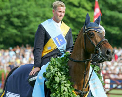 André Thieme mit Nacorde bei seinem ersten Derbysieg 2007. André Thieme mit Nacorde bei seinem ersten Derbysieg 2007.