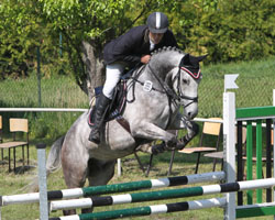 Marcel Dethloff holte einen 3. Platz in der Springpferd-A mit Kingston für den gastgeber.