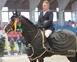 Auch Turnierorganisator Herbert Ulonska wird beim CSI Neustdt (Dosse) wieder selbst an den Start gehen und hat mit dem Hengst Class de Luxe sehr gutes Pferd unter dem Sattel. Foto: Jutta Wego