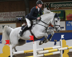 Mit Coquin Chandial hat André Schröder das Eröffnungsspringen bei den German Classics in Hannover gewonnen - hier beim Turnier in Gadebusch. Foto: Wego
