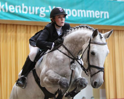 Auch Janne-Friederike Meyer - hier auf Voigtsdorfs Cityslicker - hat ihr Kommen nach Schwerin wieder angemeldet. Foto: Wego