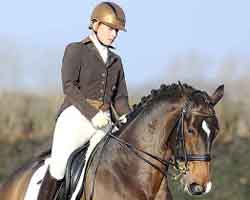 Isabell Werth als gutes Vorbild.: Ab sofort darf auch international mit Helm Dressur geritten werden. Foto: Wego