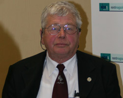 Wolfgang Meyer aus Dielo gehört zu den gefragtesten internationalen Parcourschefs in Deutschland. Seit 20 Jahren schult er die Parcourschefs aus Berlin-Brandenburg und Mecklenburg-Vorpommern bei Seminaren. Foto: Jutta Wego