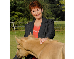 Barbara Wendelken-Jung ist öffentlich bestellte und vereidigte Sachverständige für Pferde, Zucht und Haltung, inkl. Bewertung.