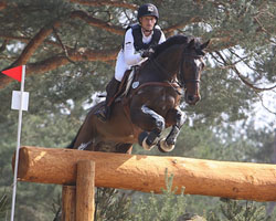 Michael Jung siegte in Fontainebleau mit Leopin FST, belegte mit seinem WM-Pferd La Biosthetique Sam FBW Platz zwei und landete mit Weidezaunprofi’ River of Joy auf Rang vier.