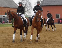 Eine Quadrille wurde eigens für das Osterprogramm eingeübt. Foto: Zahn